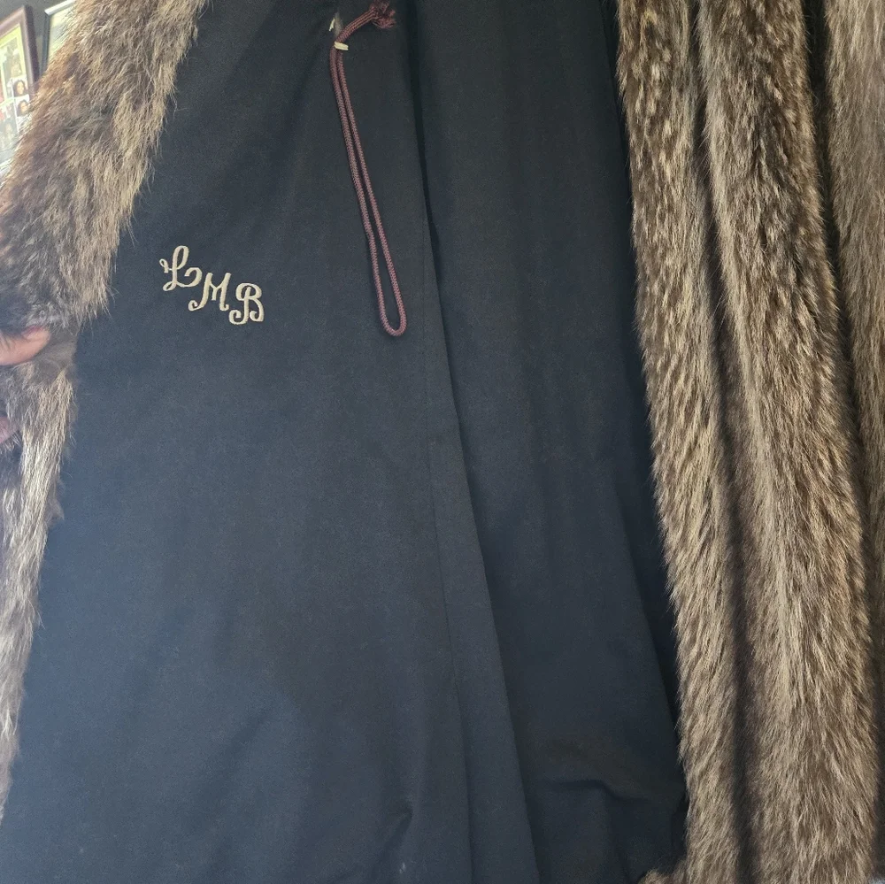 Luxurious Racoon Fur Coat - Picture 4 of 12